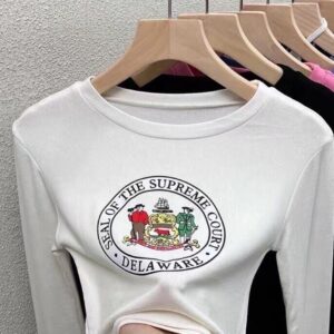Women's Ribbed Top with Delaware Print - بلوزة نسائية مضلعة بطبعة ديلاوير