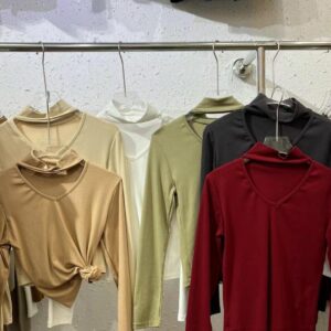 Women's V-Neck High-Neck Top - بلوزة نسائية أنيقة برقبة مميزة