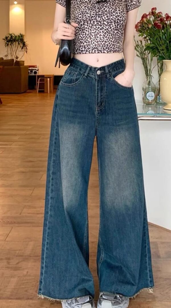 بنطلون جينز غامق بقصة واسعة جداً Exaggerated Wide-Leg Jeans