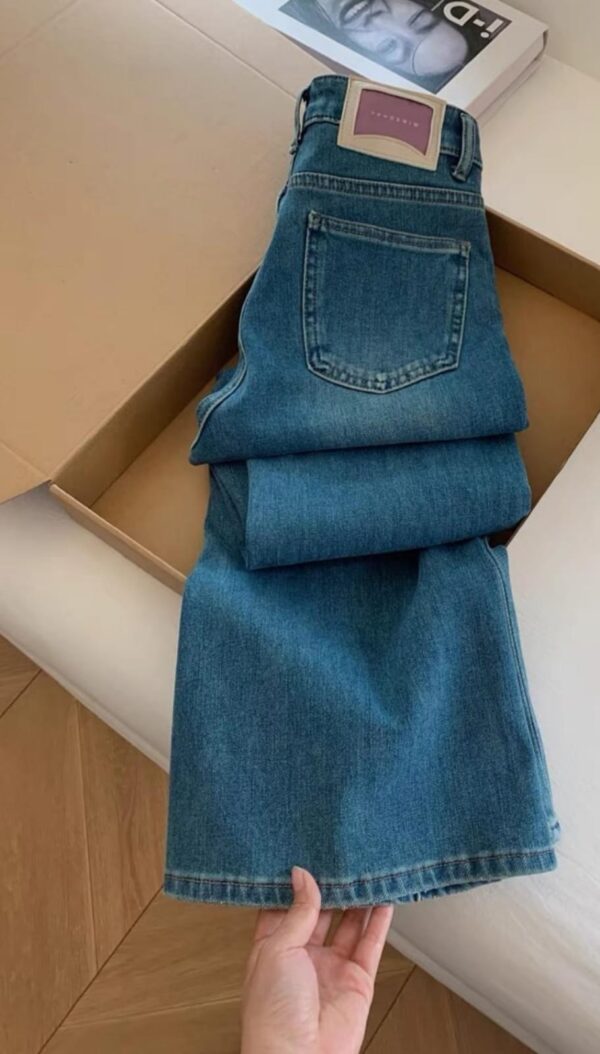 بنطلون جينز نسائي بقصة مستقيمة - لون أزرق داكن - (Women's Straight-leg Jeans - Dark Blue)