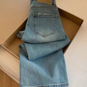 بنطلون جينز نسائي بقصة مستقيمة - أزرق فاتح - (Women's Straight-leg Jeans - Light Blue)