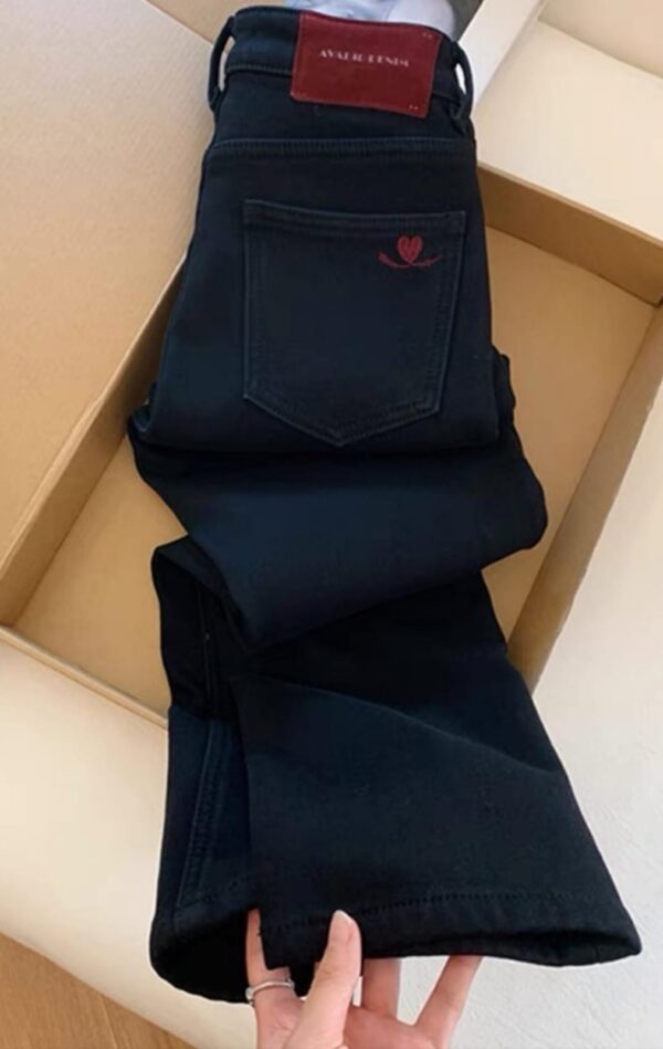 بنطلون جينز نسائي أسود مع تطريز قلب - (Women's Black Jeans with Heart Embroidery)