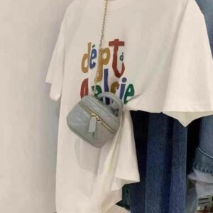 تيشيرت أبيض فضفاض بطبعة "Dépt Galerie" - متوفر في فلسطين