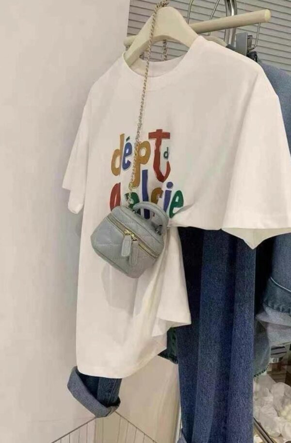 تيشيرت أبيض فضفاض بطبعة "Dépt Galerie" - متوفر في فلسطين