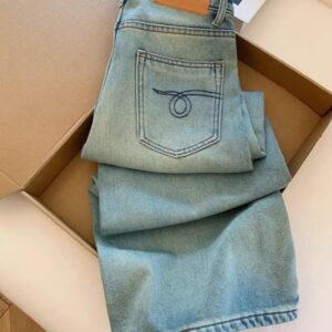 بنطال جينز كلاسيكي بتصميم قديم Vintage Light Wash Jeans with Looped Pocket Design
