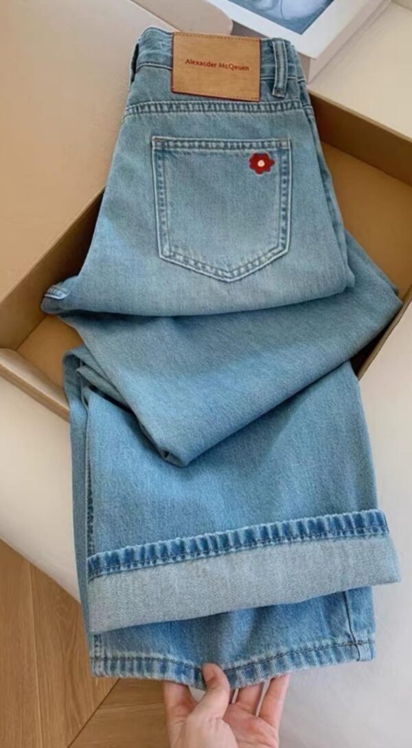 Wide-leg Jeans with Red Rose - بنطلون جينز بوردة