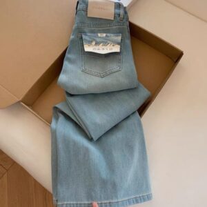 بنطال جينز واسع الساقين أزرق فاتح بتصميم عصري للجنسين | Wide-Leg Denim Jeans