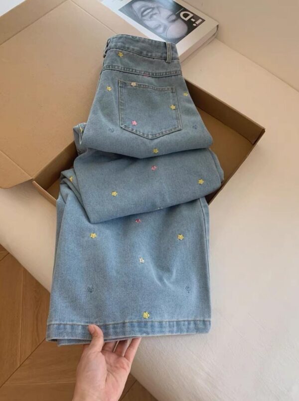 بنطلون جينز أزرق فاتح مطرز بنجوم ملونة Light Wash Star-Embroidered Jeans