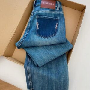 بنطلون جينز نسائي بقصة مستقيمة مع تطريز - أزرق غسلة عتيقة - (Women's Straight-leg Jeans with Embroidery - Vintage Wash Blue)