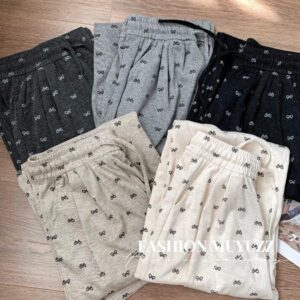 بنطلون رياضي مريح Comfort Joggers بطبعة فيونكات Bow Print بألوان محايدة Neutral Colors