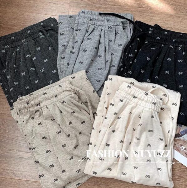 بنطلون رياضي مريح Comfort Joggers بطبعة فيونكات Bow Print بألوان محايدة Neutral Colors
