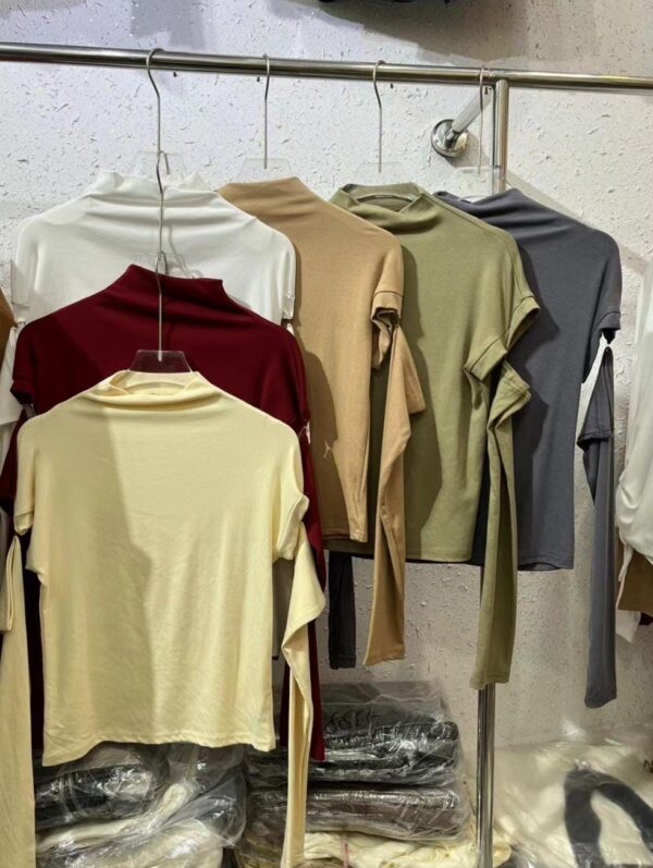 Women's High-Neck Top with Thumb Hole Sleeves - بلوزة نسائية أنيقة بياقة عالية وأكمام مميزة