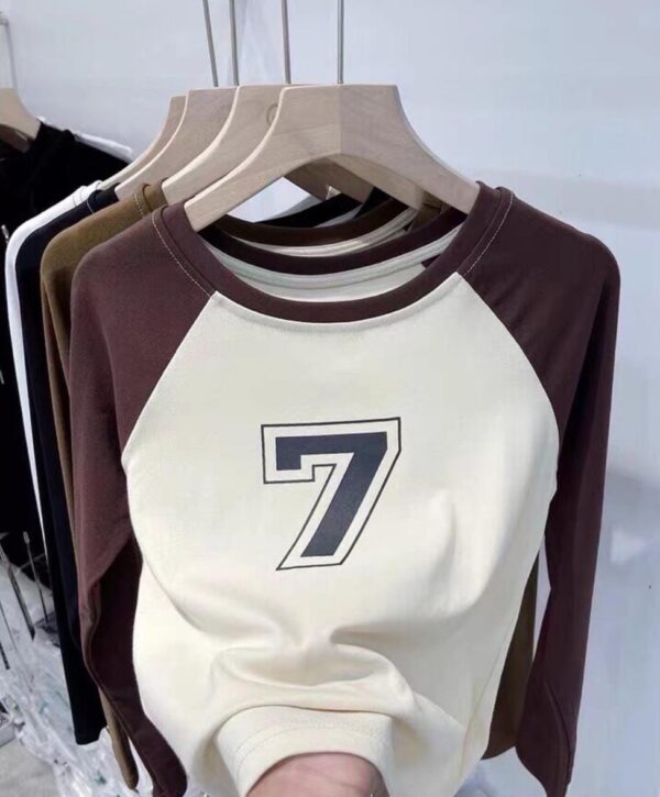 Women's Raglan T-Shirt with Number Print - بلوزة راجلان نسائية بطبعة رقم