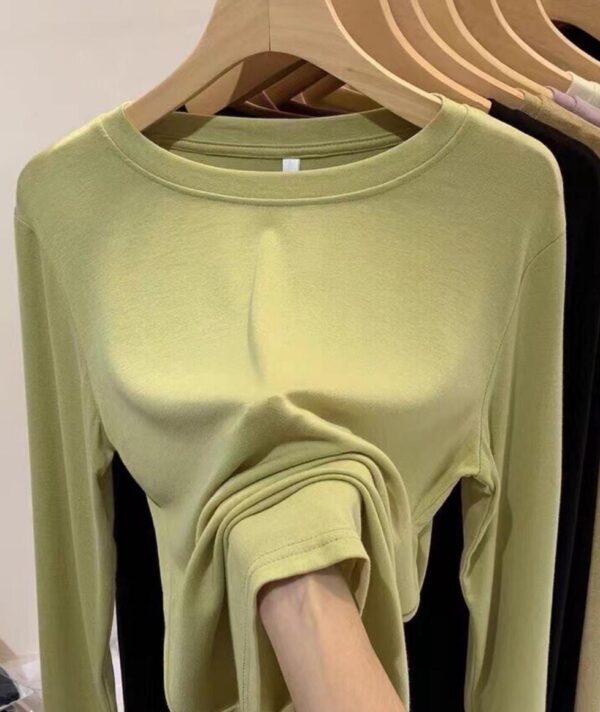 ⁦بلوزة نسائية سادة بأكمام طويلة - Basic Long Sleeve Women's Top⁩ - الصورة ⁦2⁩