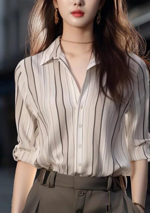 Elegant Striped Gray & White Shirt - قميص التريند المخطط أنيق باللونين الرمادي والأبيض